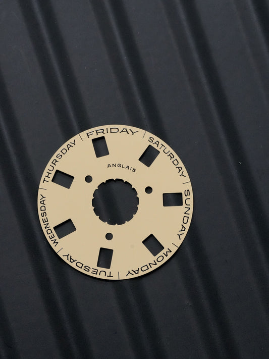 Rolex NOS Tagesscheibe "Englisch" beige für Kaliber 3155
