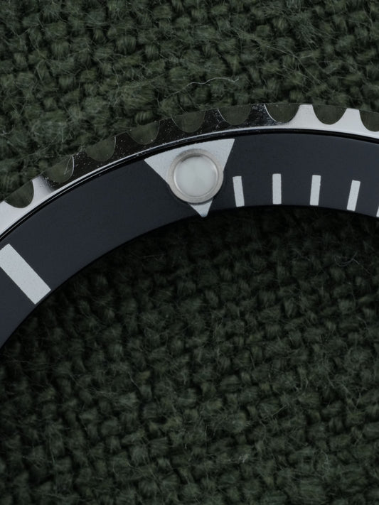 Rolex NOS bezel complete for Submariner 16800 | 16800 Luminova