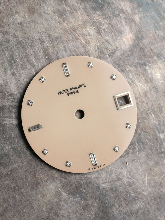 Patek Philippe NOS "Sigma Salmon Diamond Baguette Dial" Zifferblatt für Calatrava 3998