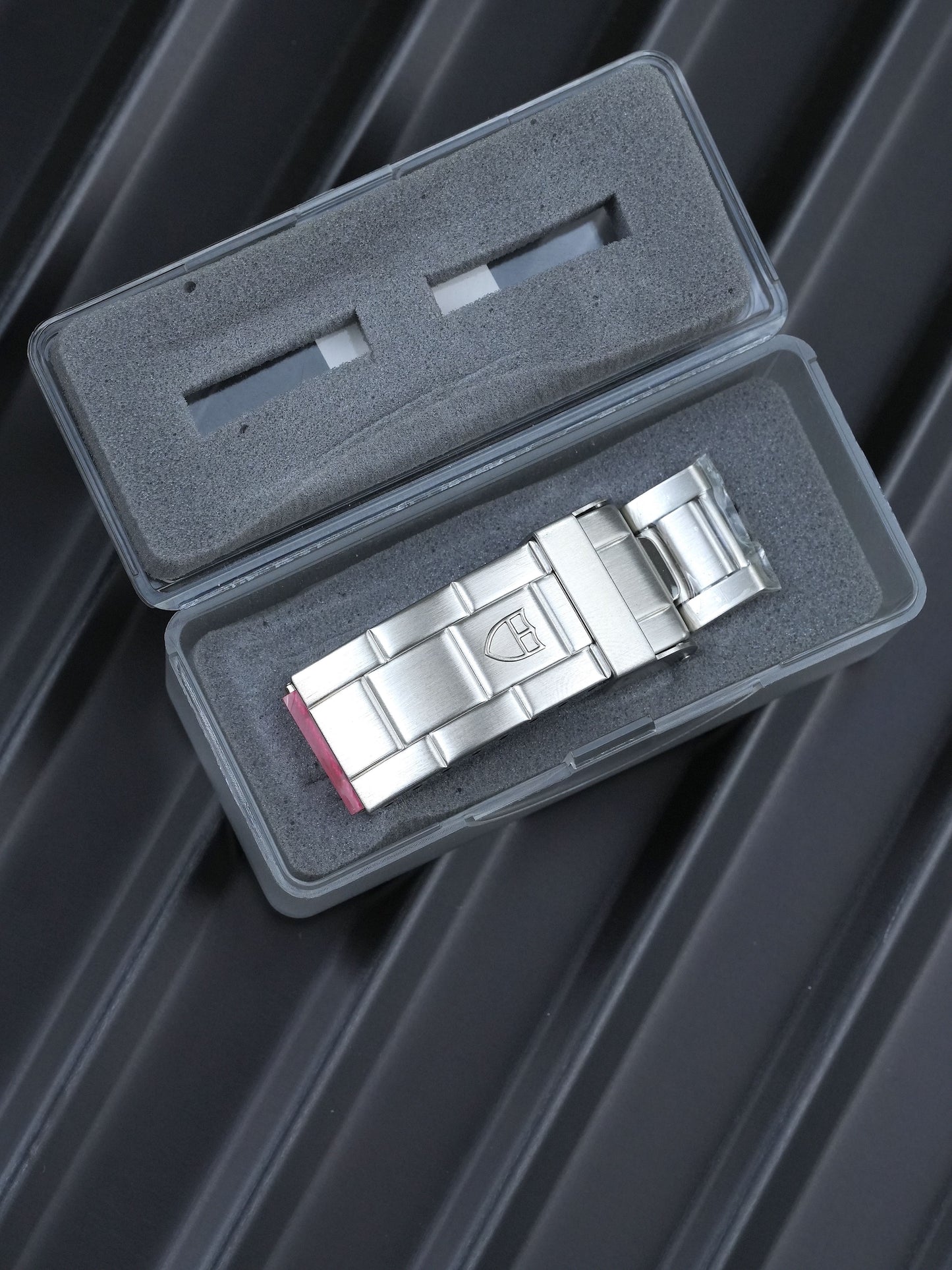 Tudor NOS Oyster Clasp B32-25440-N1 for the 9315 Bracelet | Submariner 79090.