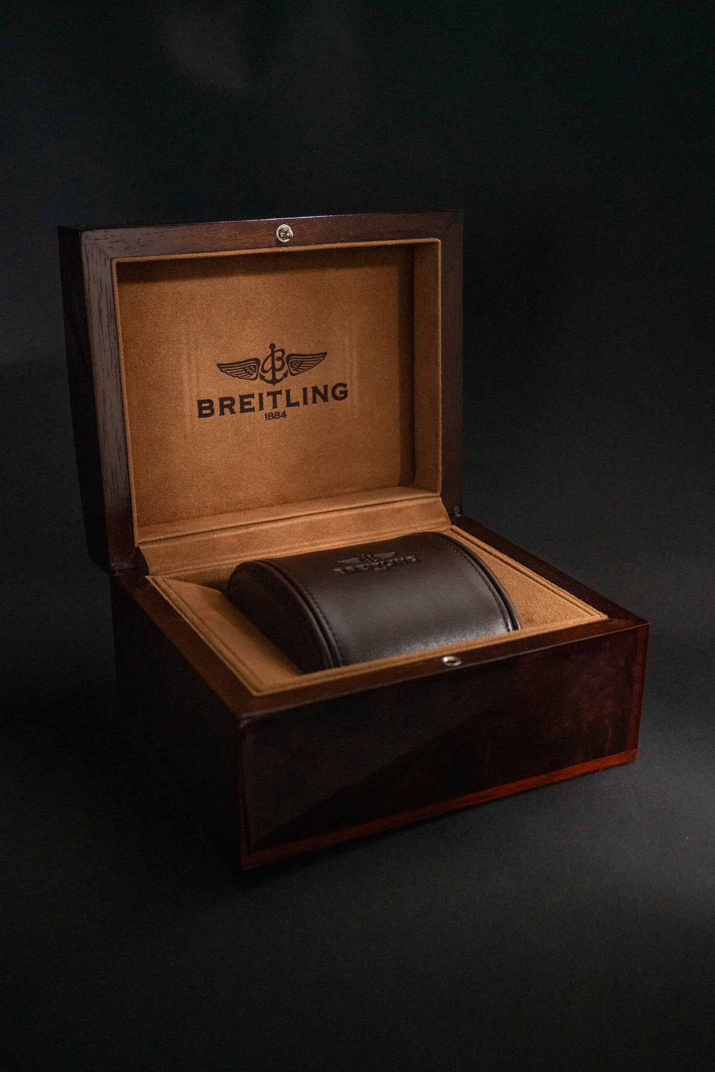 Breitling Original BREITLING Braune Uhren Box aus poliertem Holz