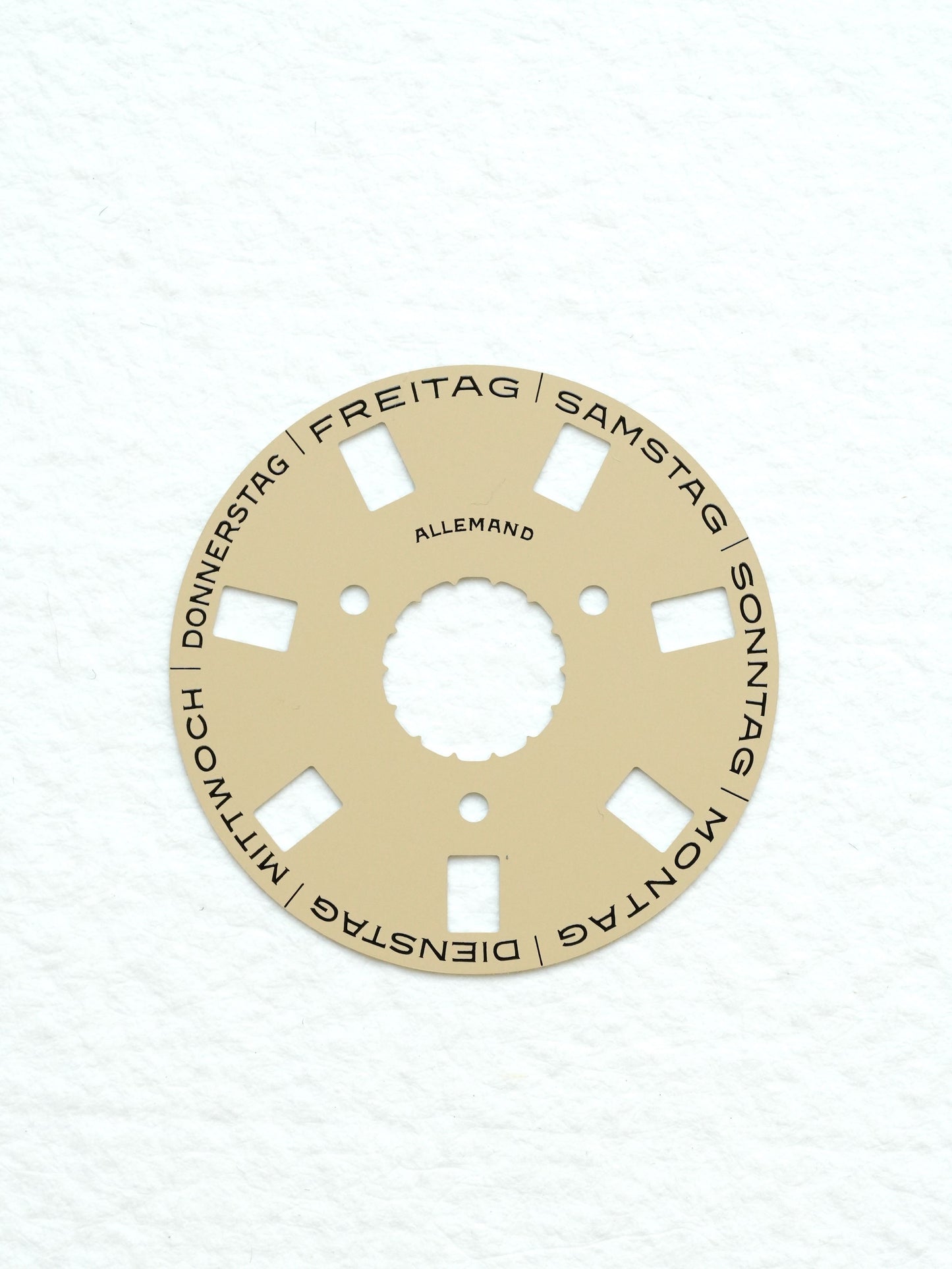 Rolex NOS Tagesscheibe "deutsch" beige für Kaliber 3155