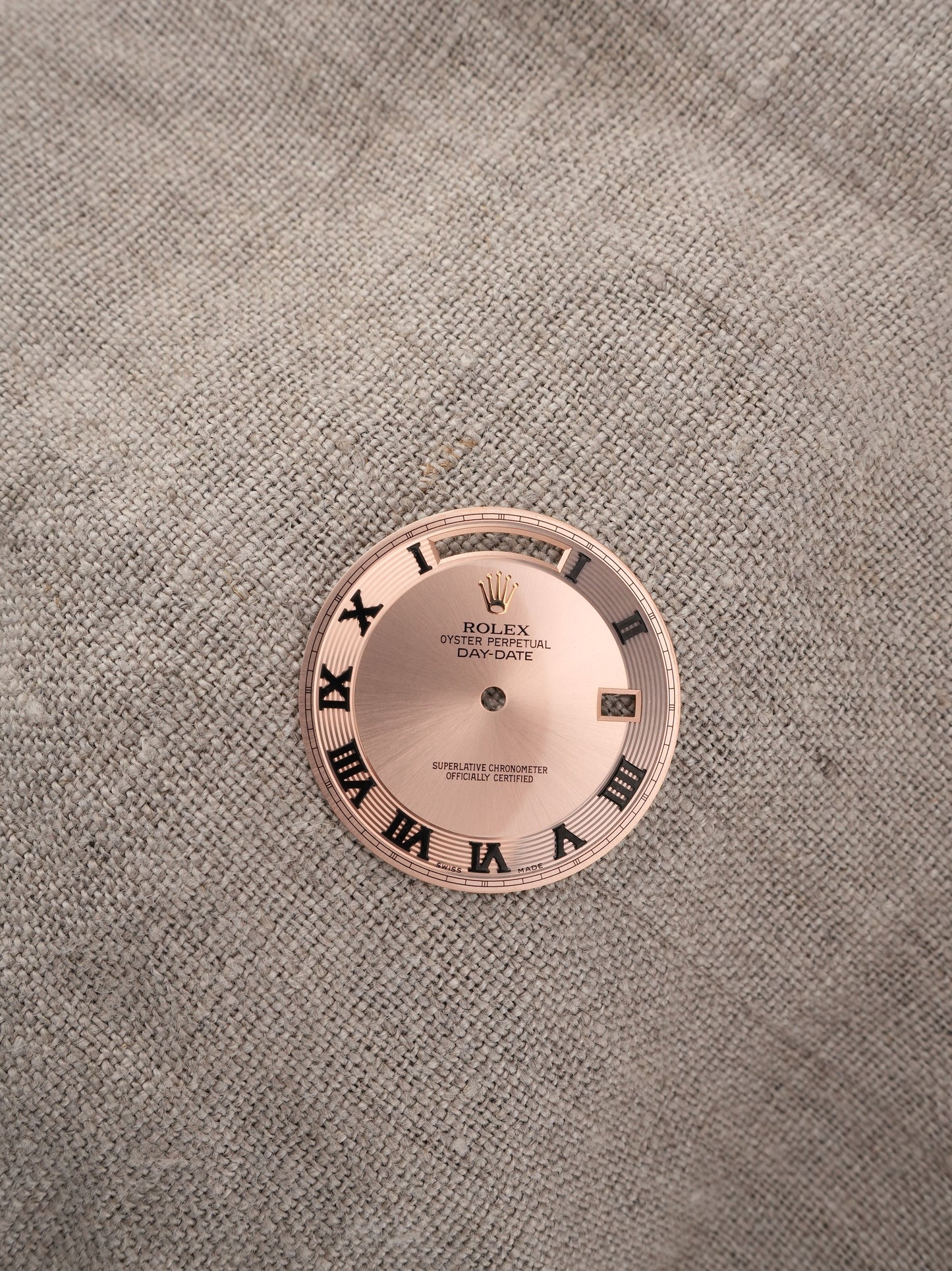 Rolex Zifferblatt Pink „Black Roman“ für Day-Date II 41 mm Ref. 218235