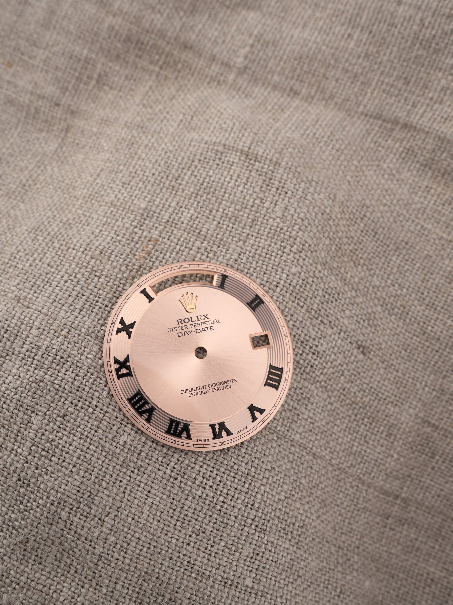 Rolex Zifferblatt Pink „Black Roman“ für Day-Date II 41 mm Ref. 218235