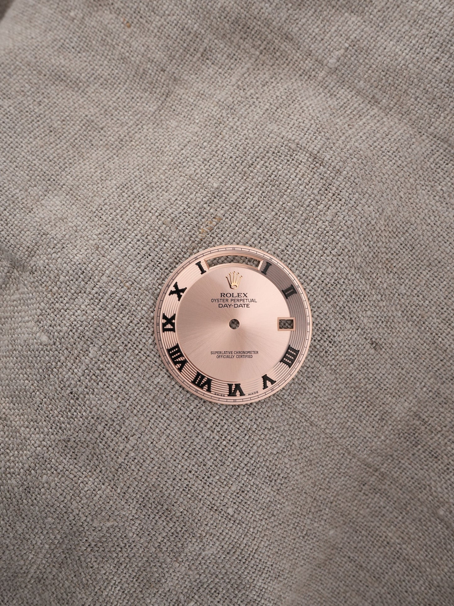 Rolex Zifferblatt Pink „Black Roman“ für Day-Date II 41 mm Ref. 218235
