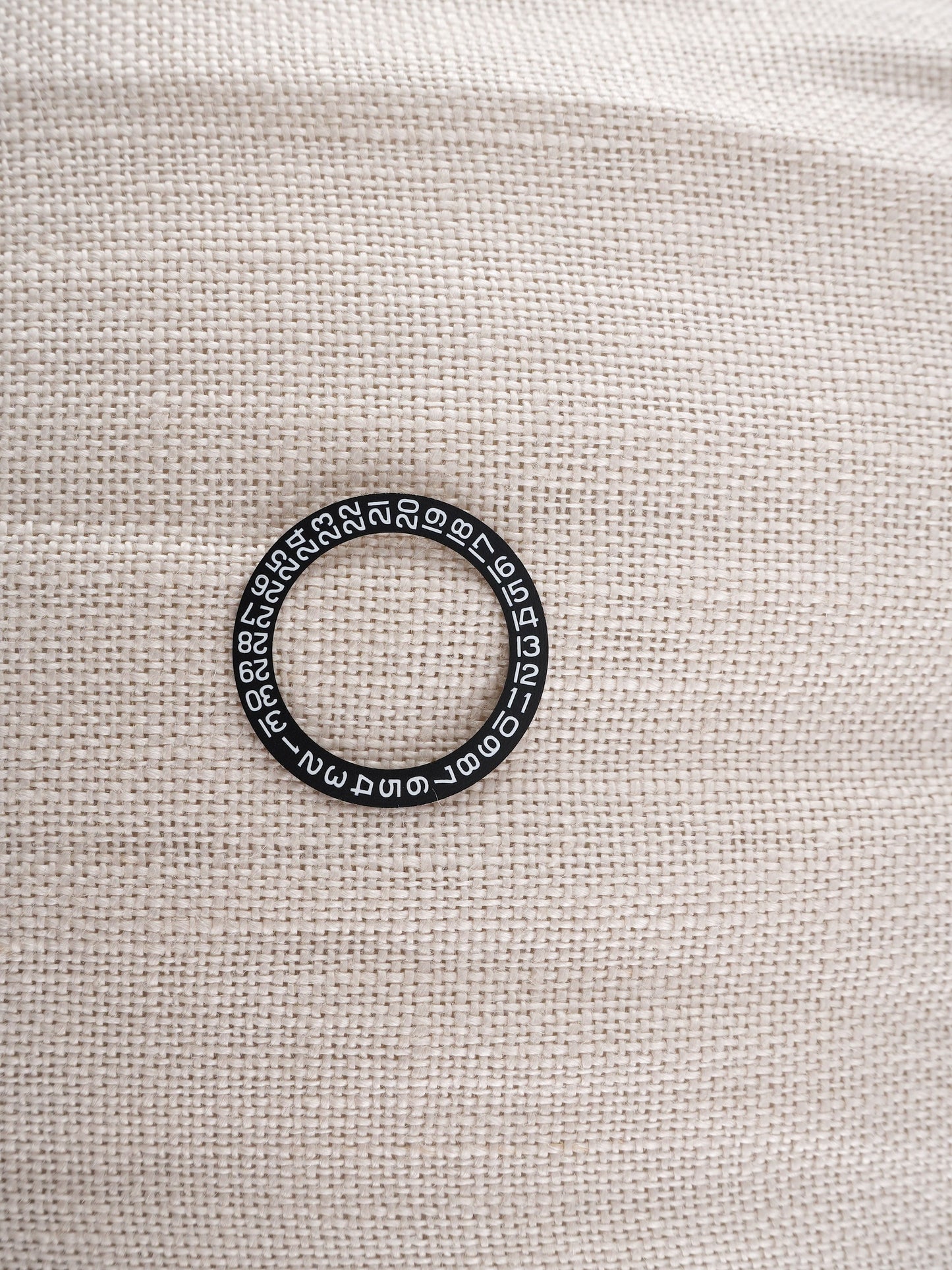 Patek Philippe NOS Datumsscheibe schwarz mit weißen Ziffern für Nautilus 3800 Kaliber 310 | 335