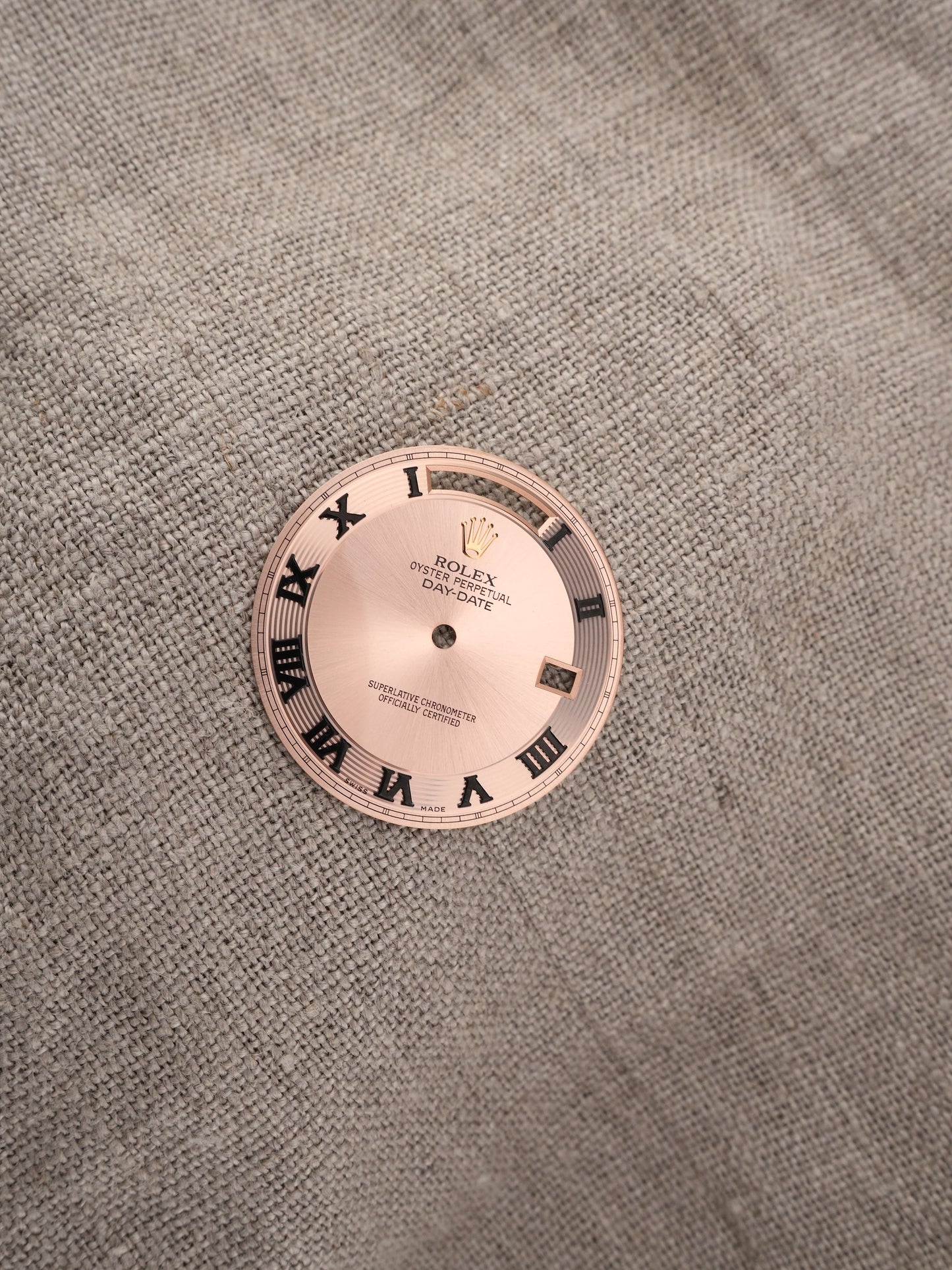 Rolex Zifferblatt Pink „Black Roman“ für Day-Date II 41 mm Ref. 218235