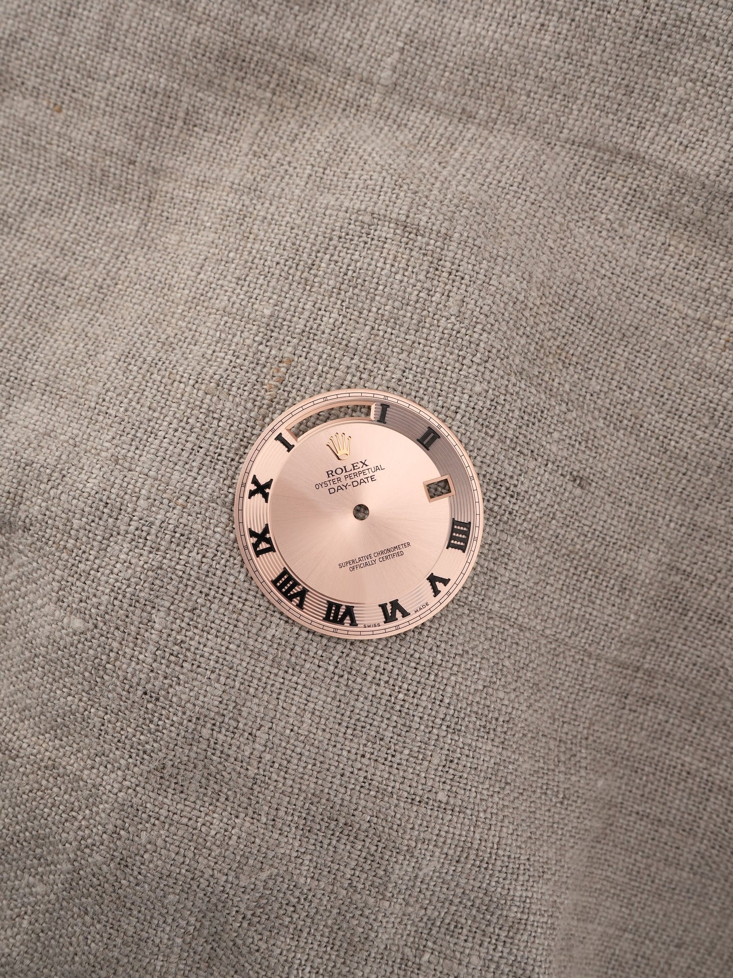 Rolex Zifferblatt Pink „Black Roman“ für Day-Date II 41 mm Ref. 218235