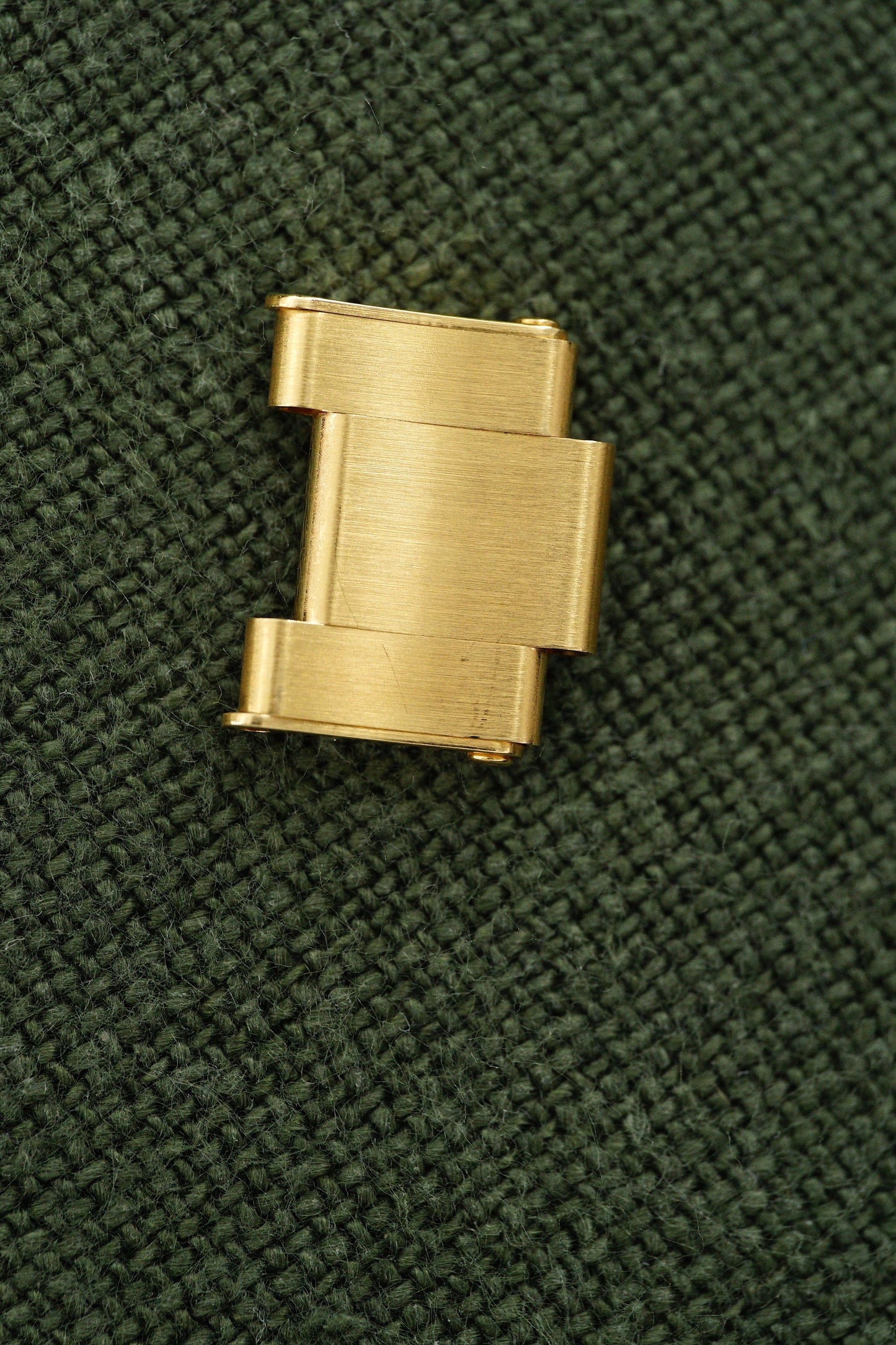 Rivet Oyster Gold Link 18k with Breite 14,3 mm Länge 10,2 mm